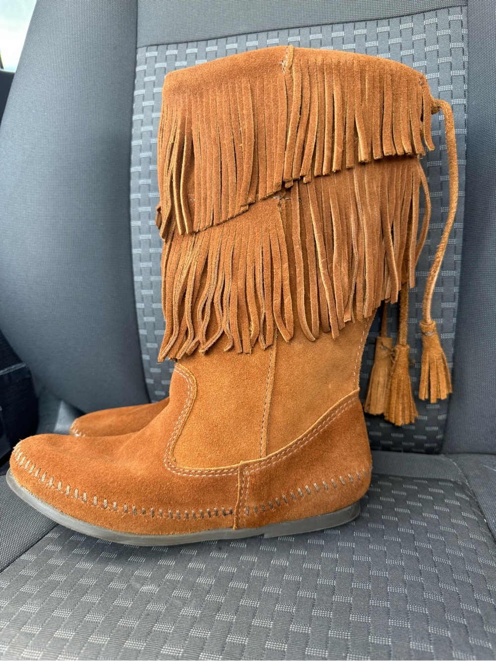Minnetonka Tan Suede Fringe Moccasin Boots